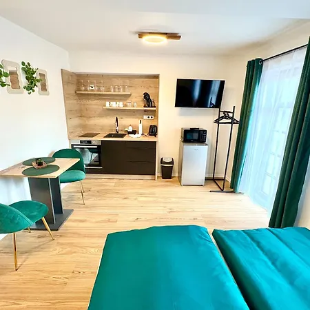 Apartman Asymetrik S Parkovanim A Moznosti Snidane