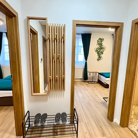 Apartman Asymetrik S Parkovanim A Moznosti Snidane *