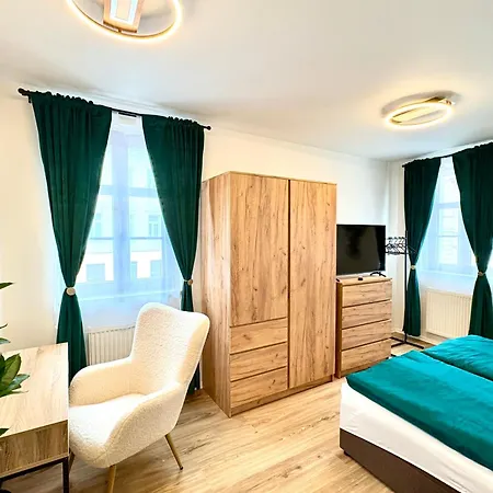 Asymetrik S Parkovanim A Moznosti Snidane Apartman *