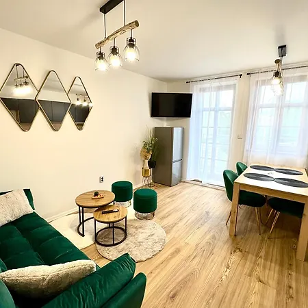 Apartman Asymetrik S Parkovanim A Moznosti Snidane Česká Lípa