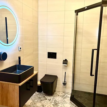 Apartman Asymetrik S Parkovanim A Moznosti Snidane *