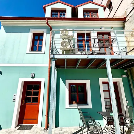 Apartman Asymetrik S Parkovanim A Moznosti Snidane